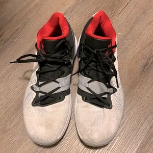 Nike Kyrie Flytrap EP size 9 Men’s white/red/black basketball shoes